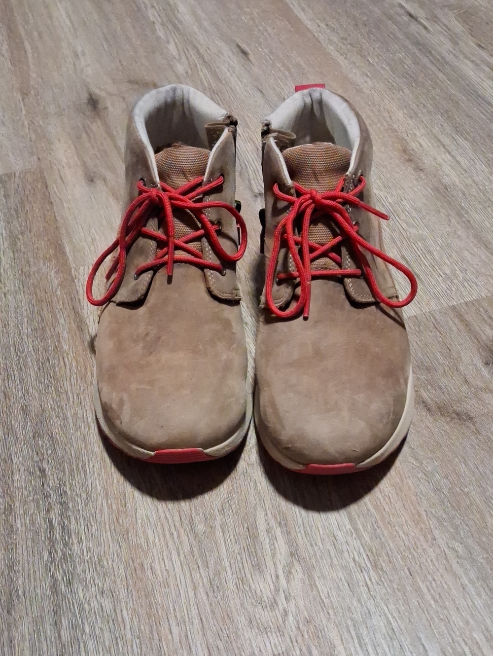 5 UGG Men's Tan Suede Chukka Boots with Red Laces